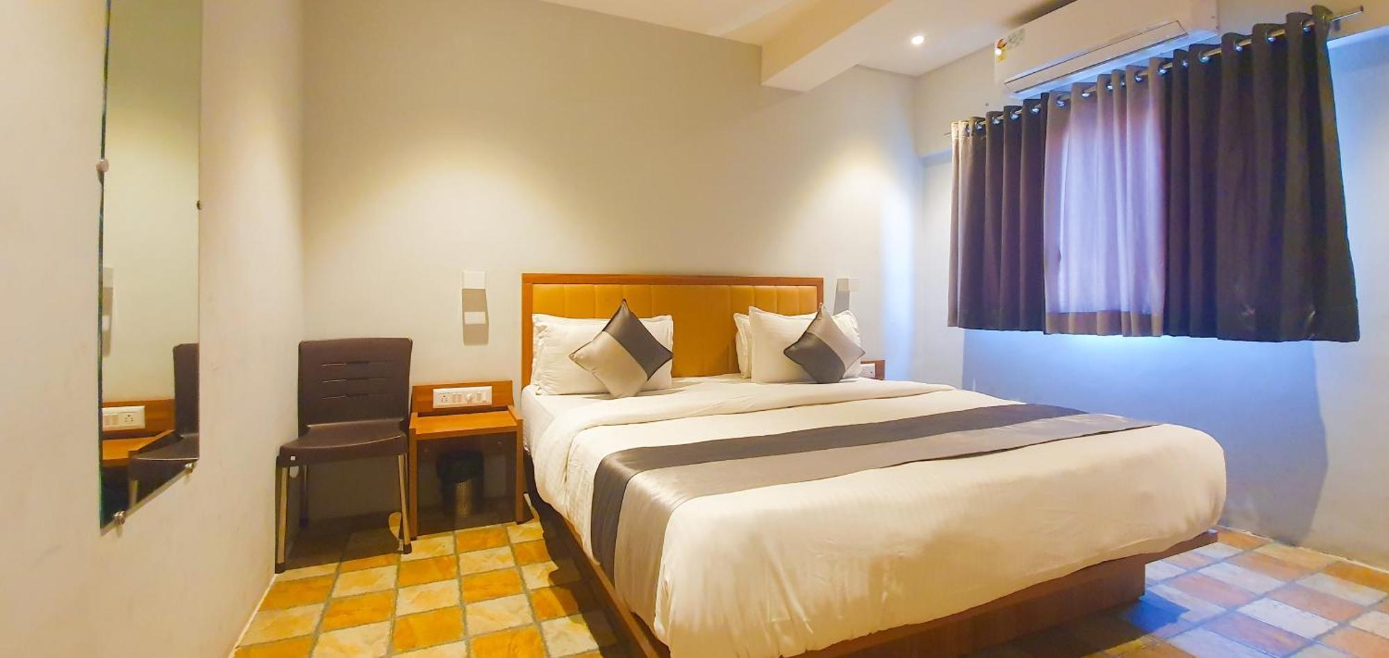 Hotel Nova Star Rajkot Exterior photo