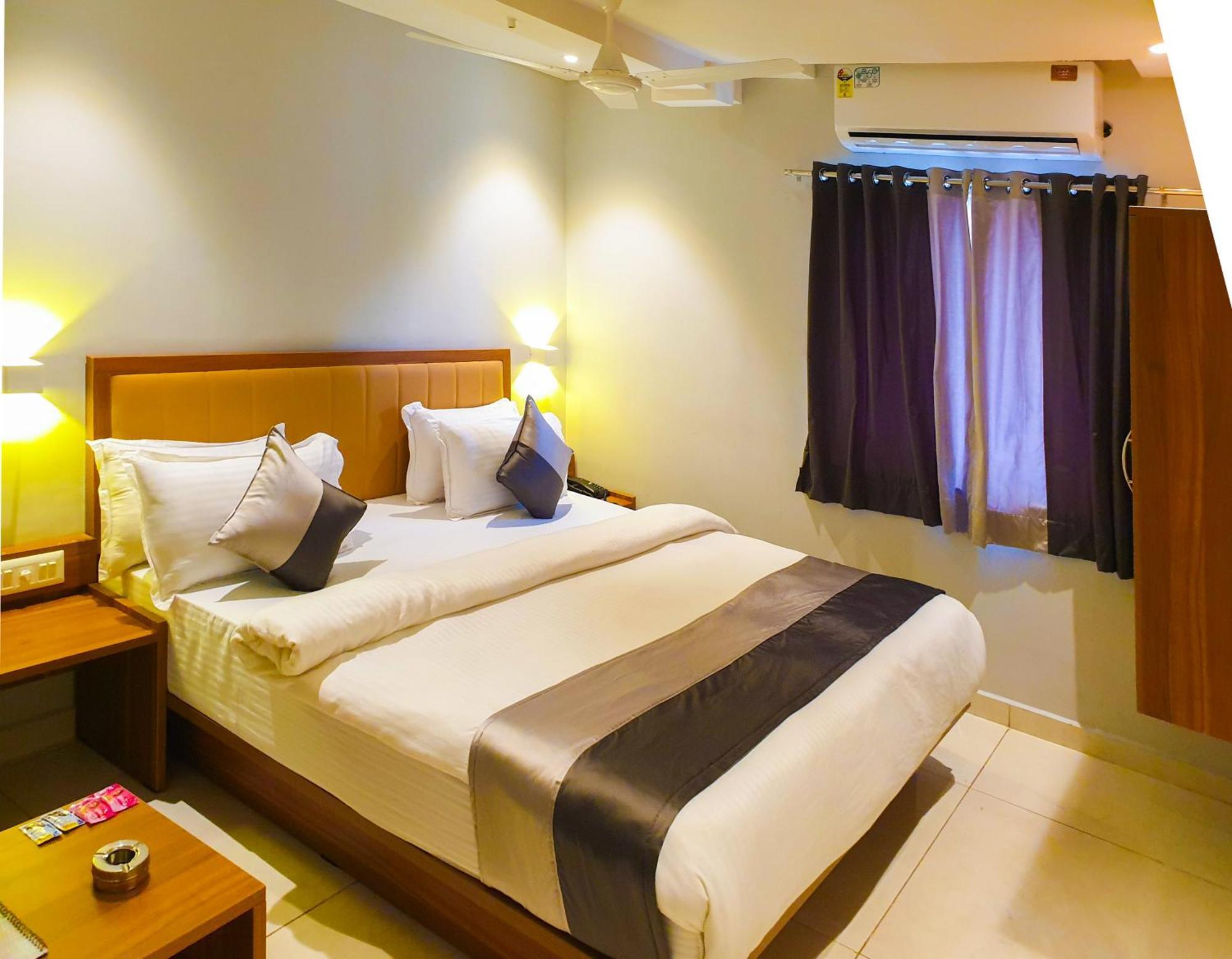 Hotel Nova Star Rajkot Exterior photo