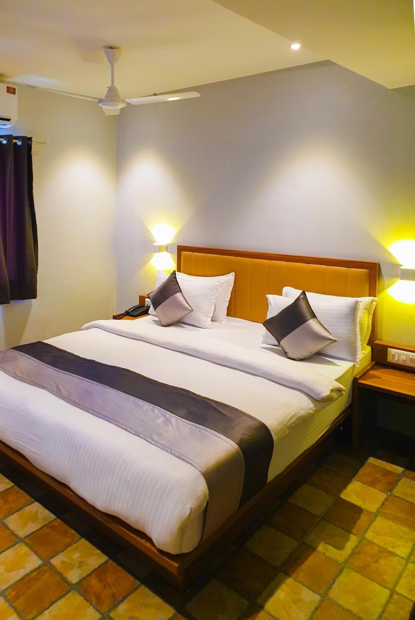 Hotel Nova Star Rajkot Exterior photo
