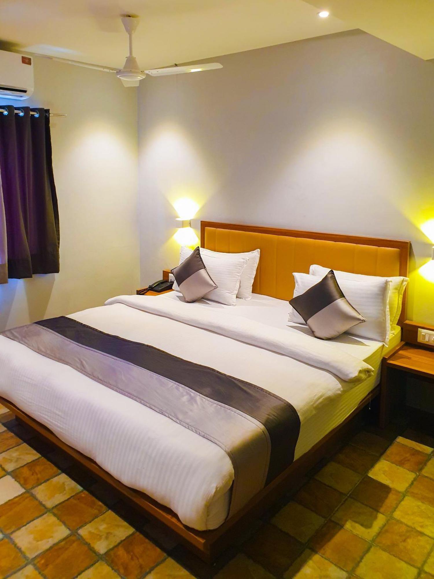 Hotel Nova Star Rajkot Exterior photo